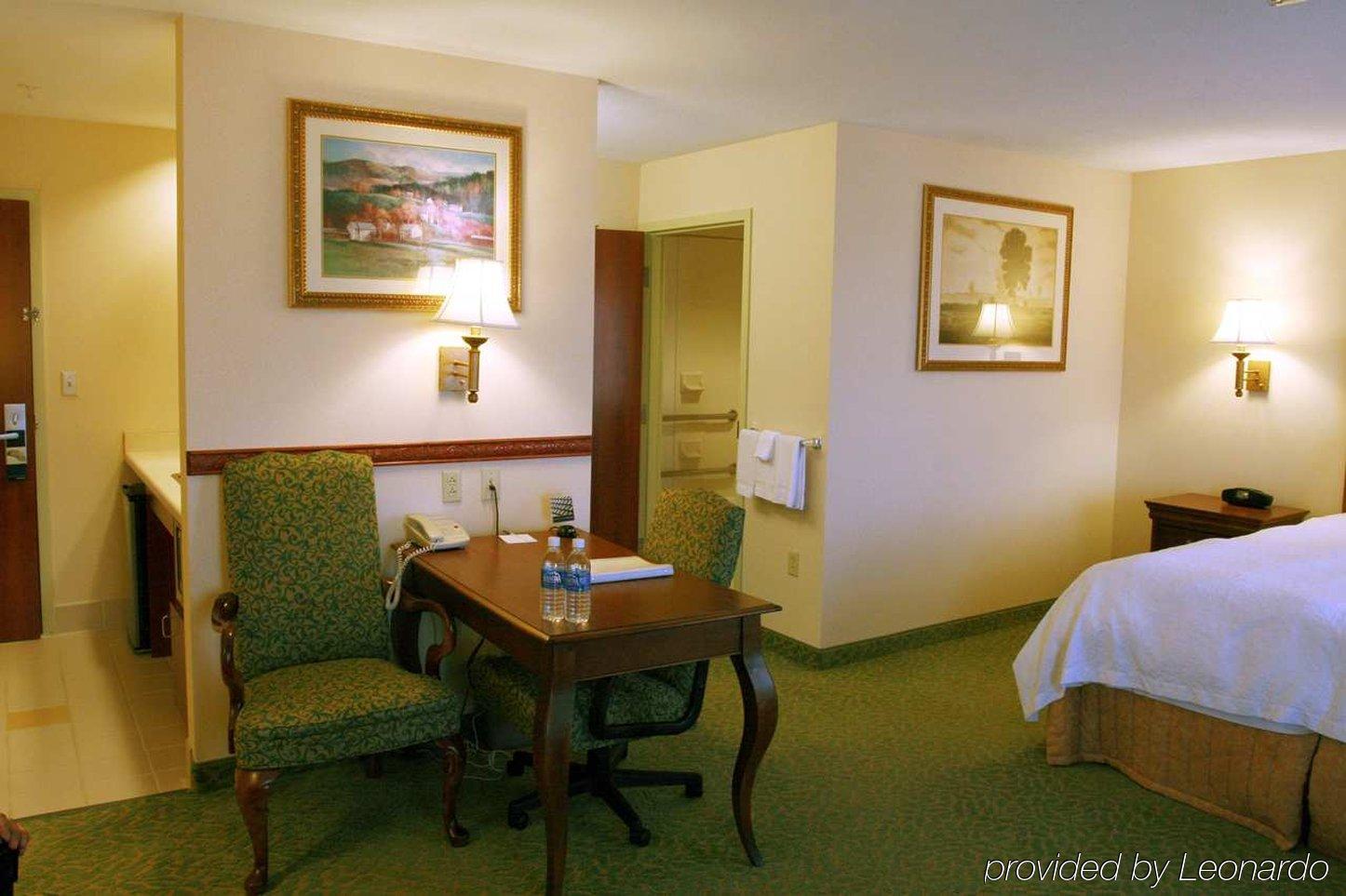 Hampton Inn & Suites Розуэлл Номер фото